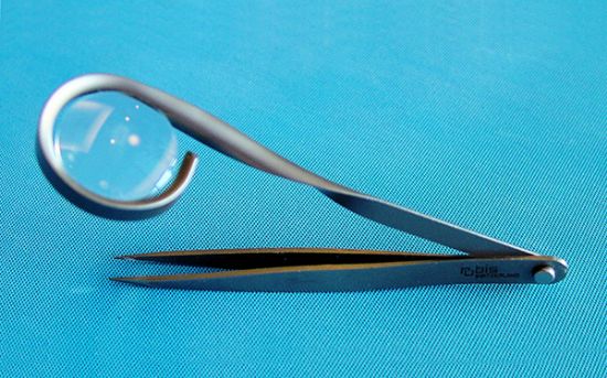 Picture of Tweezers with Magnifier