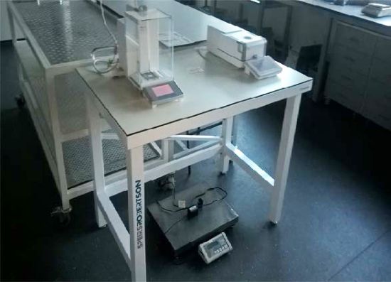 Picture of AMTR Performance Laboratory Tables 75X75, Trespa